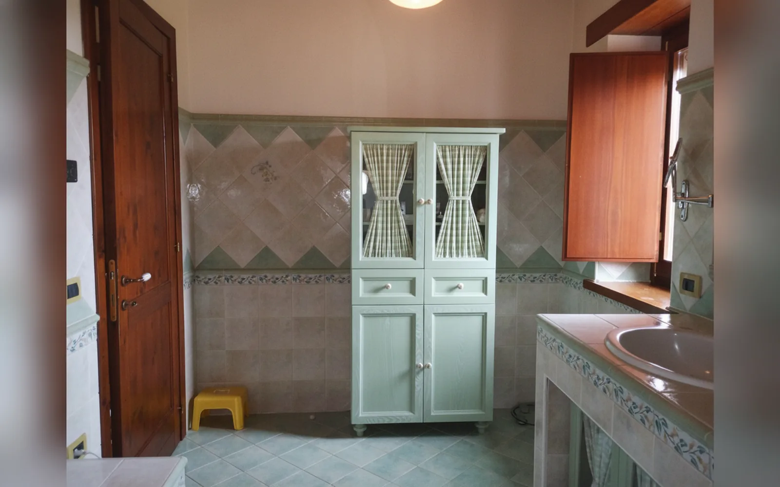 Camera con bagno privato — A casa di Annarella, urbino (foto 15)