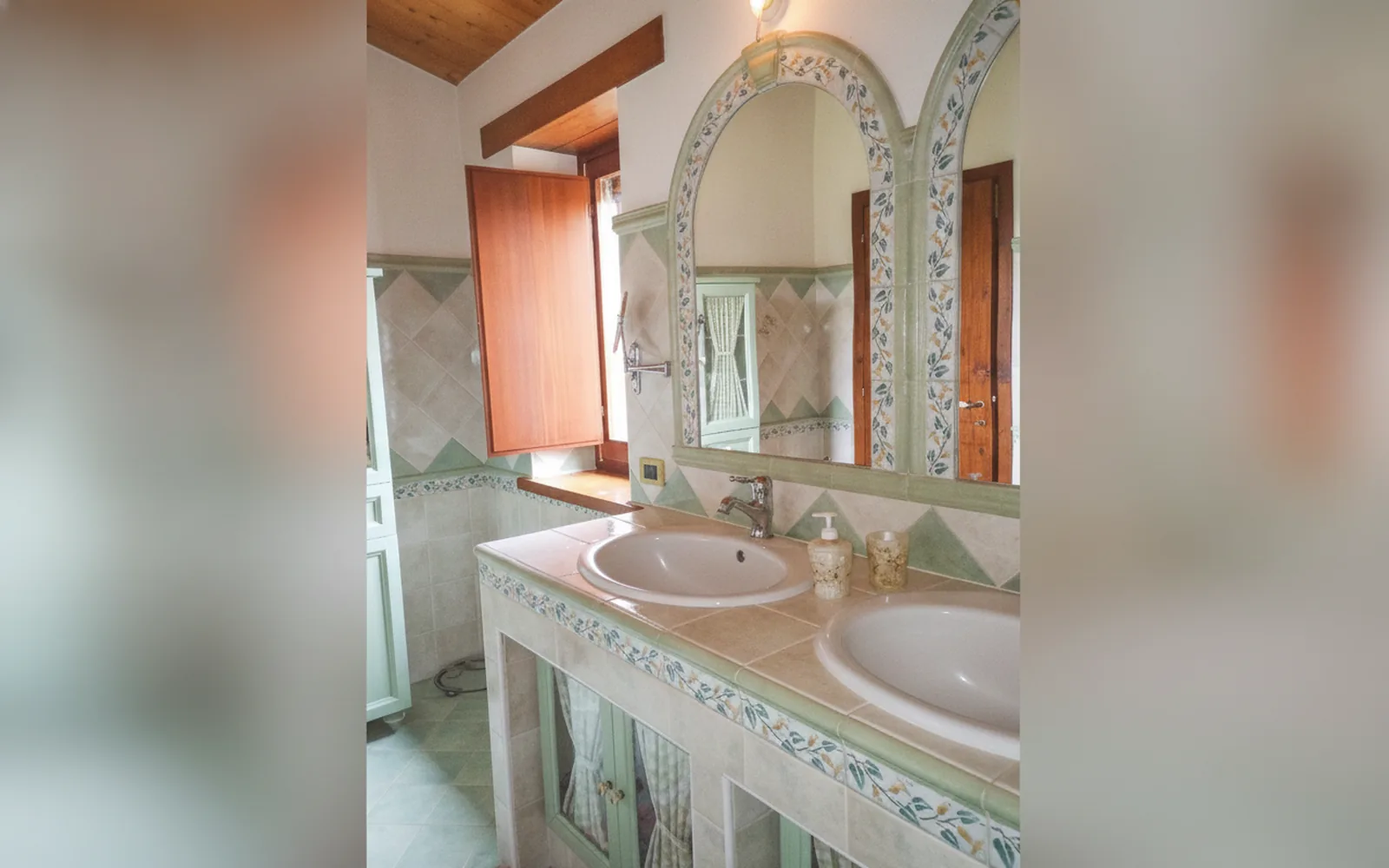 Camera con bagno privato — A casa di Annarella, urbino (foto 16)